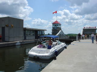 boat moving on liftlock