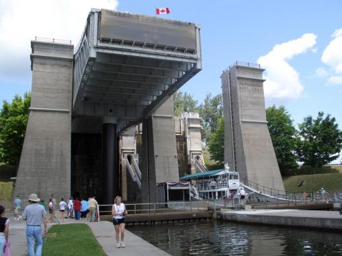 bottom of lift lock
