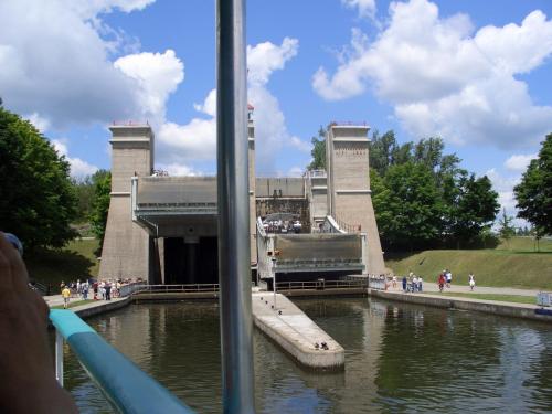 on island princess going into lift lock