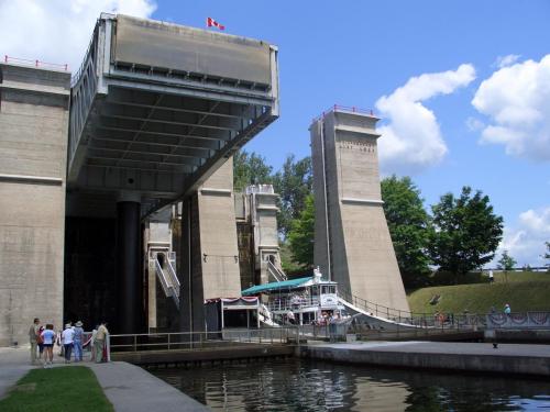 peterbrough bottom lift lock